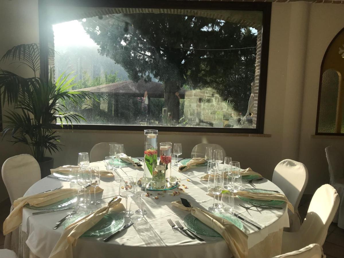 Hotel Lo Smeraldo Roccavivara Exteriör bild