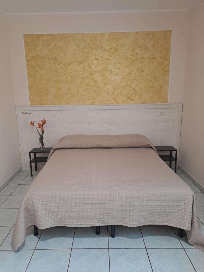 Hotel Lo Smeraldo Roccavivara Exteriör bild