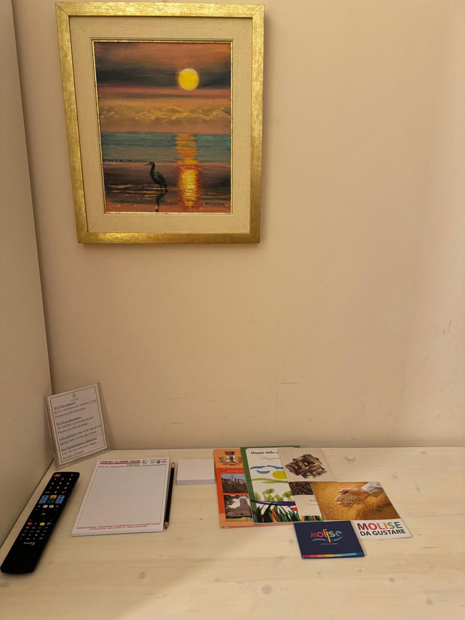 Hotel Lo Smeraldo Roccavivara Exteriör bild