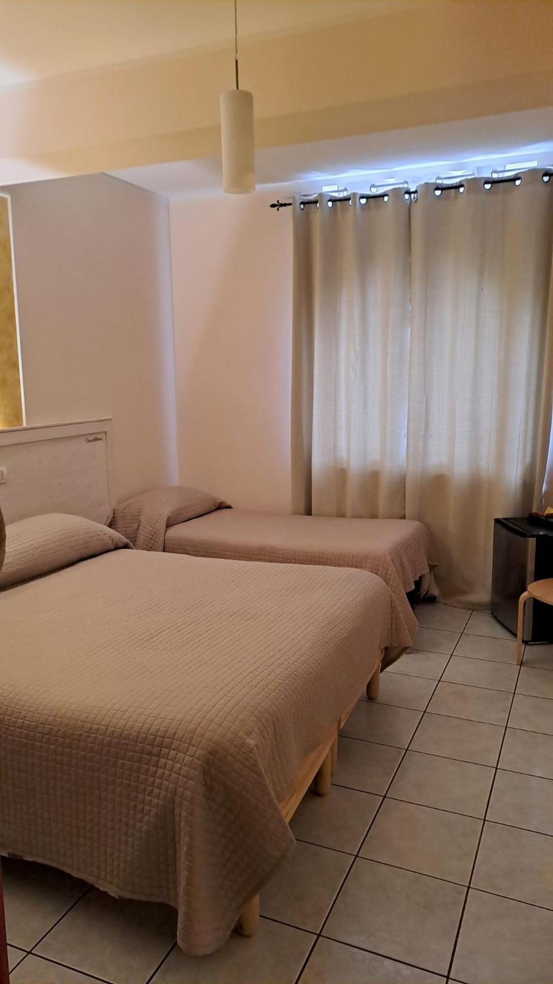 Hotel Lo Smeraldo Roccavivara Exteriör bild