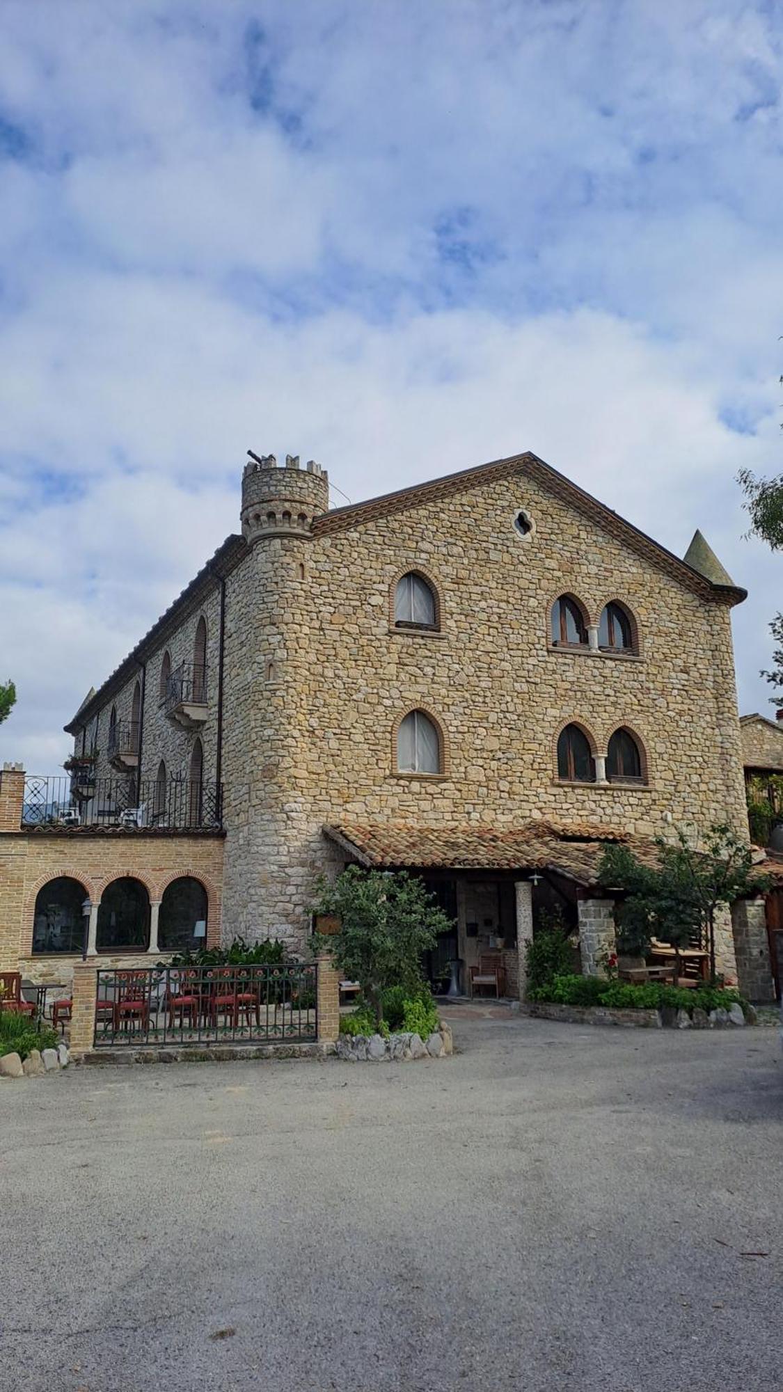 Hotel Lo Smeraldo Roccavivara Exteriör bild